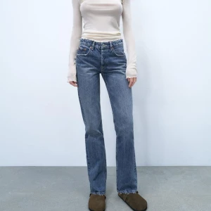 Zara jeans - Mid waist straight zara jeans 