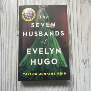 Bok - 5/5⭐️ säljer för jag inte kommer läsa om den. Pocket på engelska i nyskick med hel rygg. Jag kommer ta bort mina noteringar. Jag säljer massa fler böcker, Samfrakta gärna ☀️
