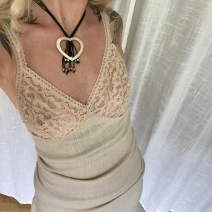 Vintage linne - Vintage linne i spets och fina detaljer   Skriv gärna vid fundering 💌