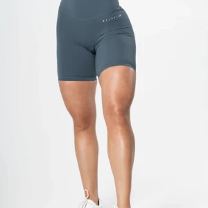 Gym shorts  - Gym shorts från Relode i stolek S och färgen ”teel grön.” Dem är stretchiga och i bra skick, endast andvända  2 gånger.