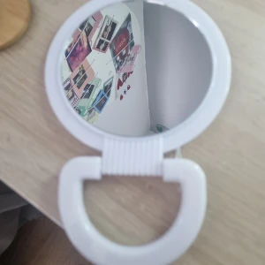 Liten Spegel - En mindre spegel för 20kr