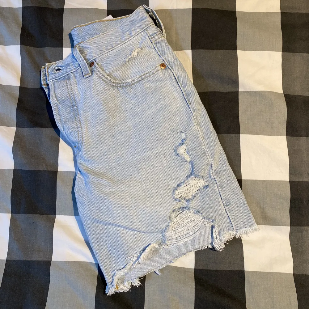 Levi’s 501 shorts. Endast tvättade, ej använda 🖤. Jeans & Byxor.