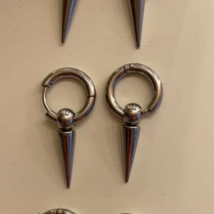 Smycken  - Säljer dessa fina Edblads dupe örhängen ( finns även i guld ) för endast 21 kr💓💍