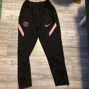 PSG tracksuit byxor  - Andvända få gånger säljs pågrund av för små 
