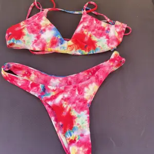 Bikini i storlek small oanvänd 🦋 hör av er vid minsta intresse eller funderingar 🫶 kan köpas separat också (49kr del)💓