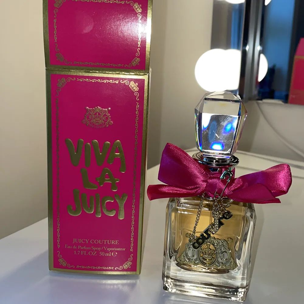 Viva La Juicy parfym, helt ny! Fick den i present men tyckte inte doften passade mig:( Nypris  ca 7 700kr☺️. Övrigt.