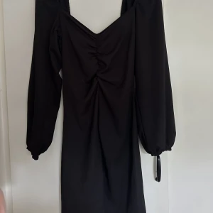 Klänning Gina Tricot - Klänning från Gina tricot, använd en gång. 