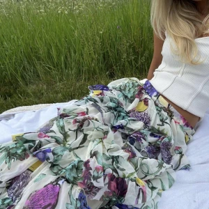 Kjol - Säljer världens finaste tyllkjol som tyvärr inte kommer till användning! 