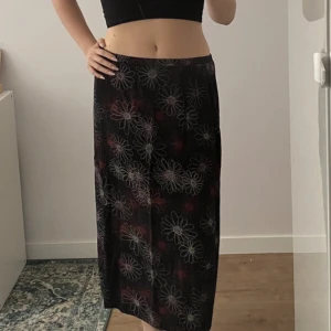 Cool svart kjol - Lång svart kjol köpt på vinted! Pris kan diskuteras💗