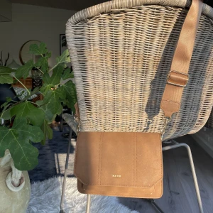 Väska  - Säljer denna ursnygga väska från nakd! Skriv för fler bilder och frågor✨Nypris 499
