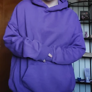 Lila hoodie - Lila hoodie från New yorker, aldrig andvänd bara provad. Pris kan diskuteras 😊