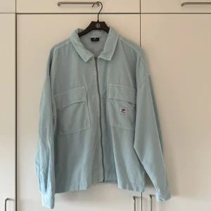 Sweet SKTBS cord overshirt - Sweet SKTBS jacka i manchester Ljusblå