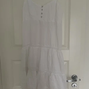 Klänning  - Klänning 