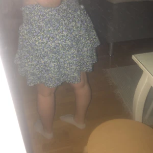 Volang kjol - Säljer min finaste volang kjol i storlek S/M säljer för den används ej