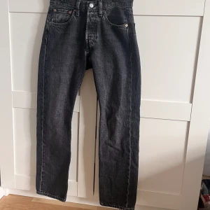 Levi’s Jeans 501  - Säljer Levis jeans snygga inga defekter.  501 W26 L28  Skriv för fler bilder 