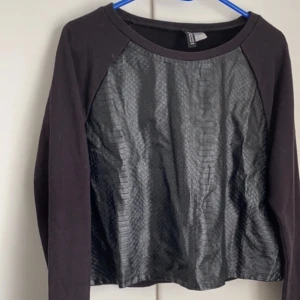 Svart tröja  - Svart tröja 