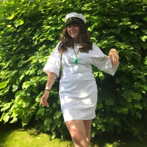 Studentklänning - Så fin och skön studentklänning för Asos. Mjuk studentklänning med utsvängda trekvartsärmar. Endast använd 1 gång. Fråga gärna om du undrar något. Pris kan absolut diskuteras❤️