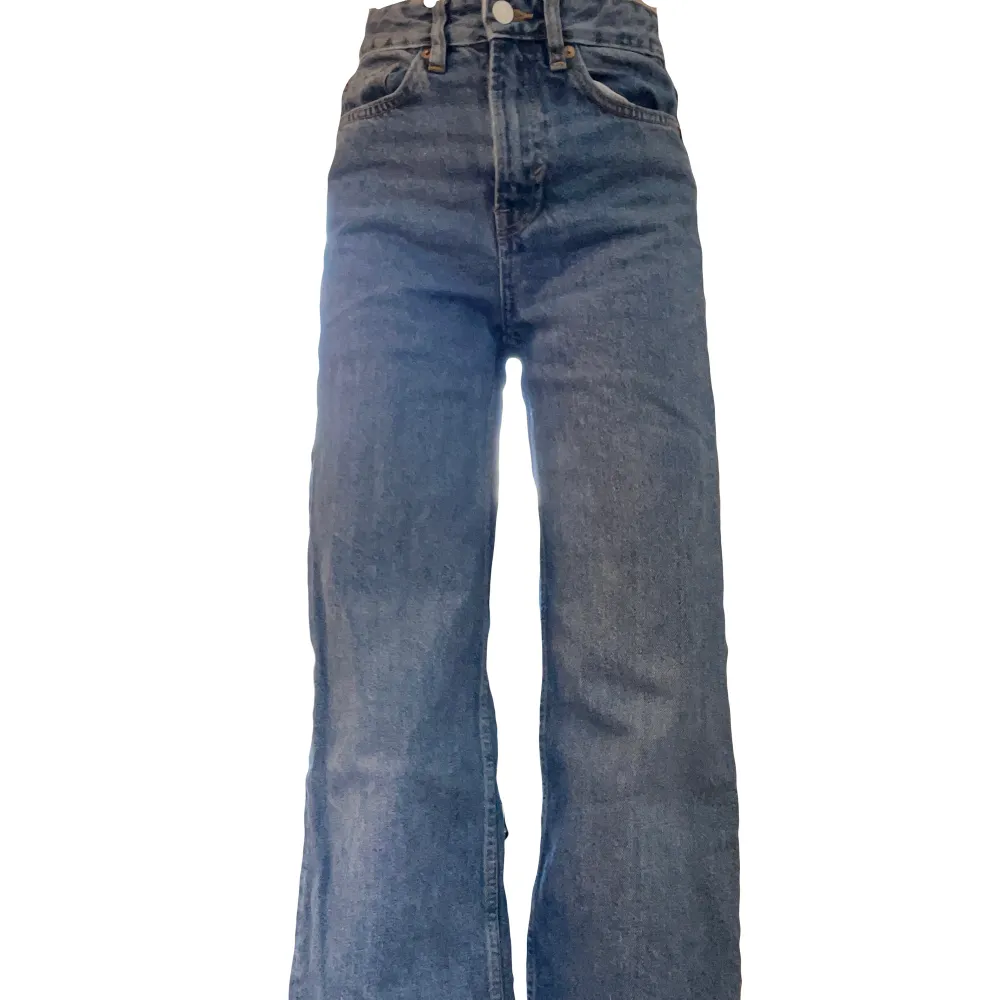 Ett par superfina jeans från hm i storlek 32. Sitter superfint! ❤️. Jeans & Byxor.