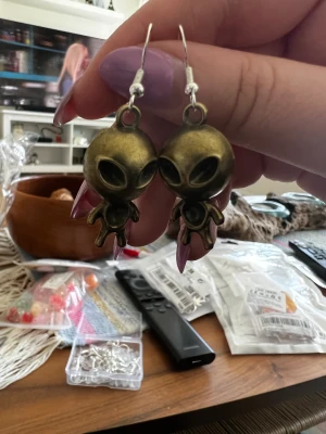 Alien örhängen  - Egengjorda 