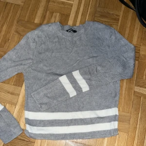 topp - finstickad långärmad tröja från gina tricot 🤍