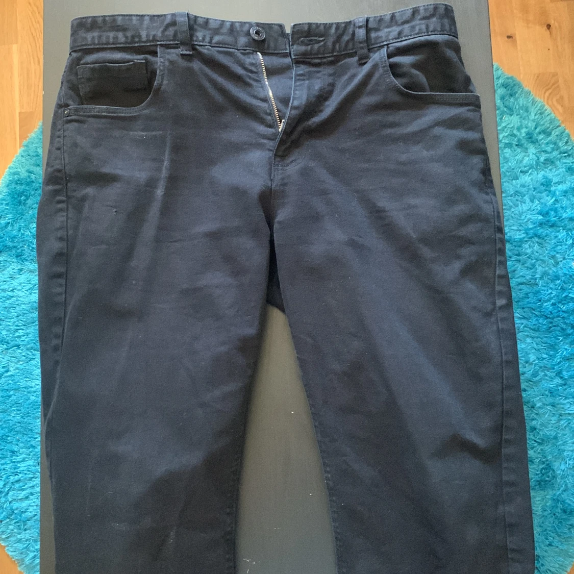 Svarta breda jeans