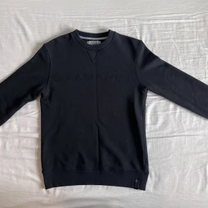 Calvin Klein Jeans Tröja - Som ny. | Utmärkt skick. | Storlek: S , men det känns som M. |  Ny Pris: 900kr |  Endast personligt möte :)