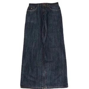 Vintage baggy jeans - Baggy byxor från märket roca wear i storlek 30/34. Köpte de second hand men de är i bra skick. Säljer pga av att de var för stora men annars är dom skitzat snygga. Mötas upp i Stockholm.