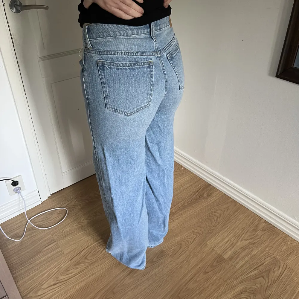 Super fina jeans som tyvärr inte passar på mig, använda 1gång💕. Jeans & Byxor.