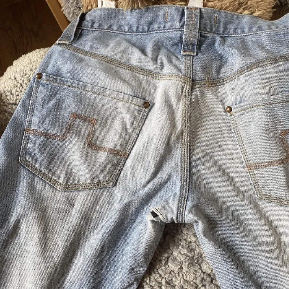 Säljer dessa jeans då dom inte passade mig! Köpta på plick☺️. Jeans & Byxor.
