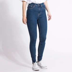 Blå skinny jeans - Ett par mörk blå skinny jeans från lager 157 Orginal pris 200kr