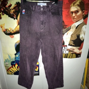 Lila Polar Big Boy - Lila big boys i väldigt bra skick. Använda ett par gånger men säljer då jag tycker de är något små på mig. Accepterar byte om du skulle ha ett par i L eller XL! Det är bara att skriva om det finns frågor🔥