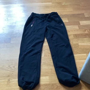 Mjukis byxor  - Svarta mjukis byxor 