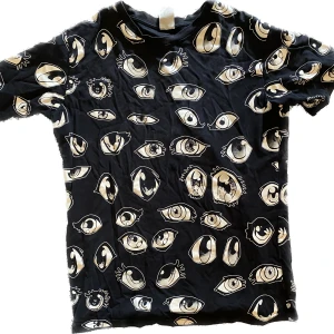 tröja  - Knappt använda så i fint skick! Säljer då jag inte använder! Skriv för fler bilder/frågor! :)