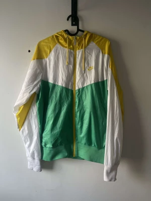 Nike windbreaker jacka tröja M med luva - Rök och djurfritt hem. Storlek M herr 