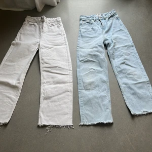 Två jeans  - Säljer båda jeansen ❤️ skriv privat om du vill köpa en av dem , ej min stil❤️
