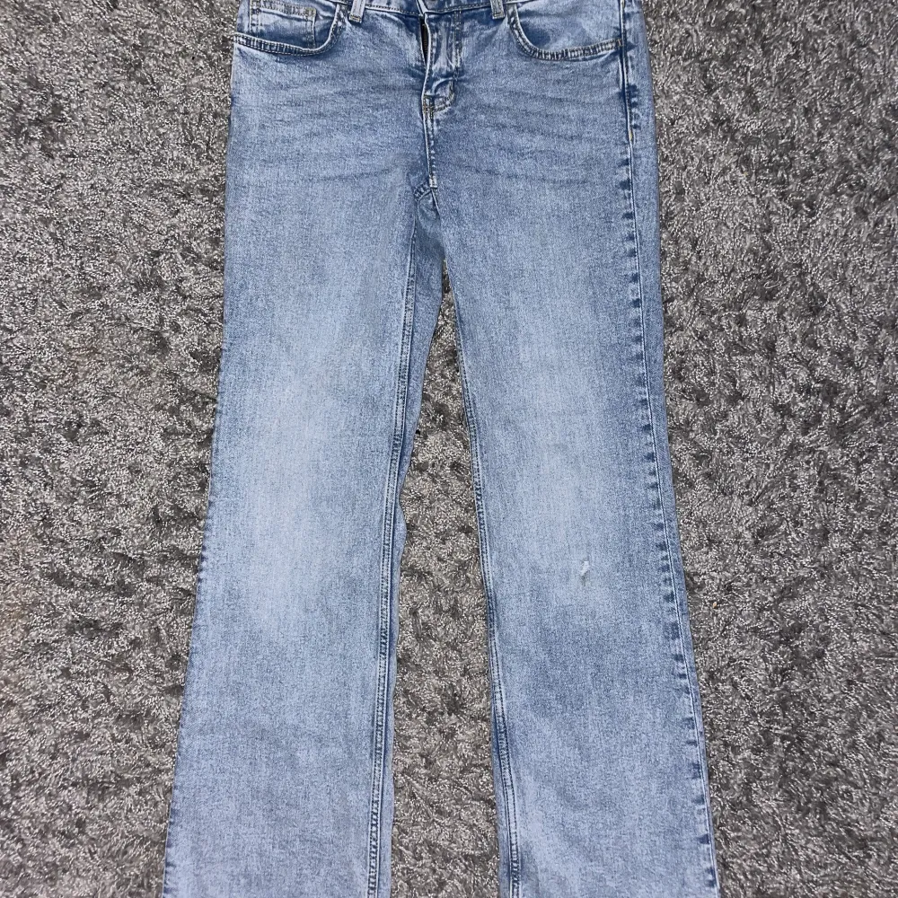 Lågmidjade jeans från hm, storlek 36! Bra skick, stretchiga. . Jeans & Byxor.