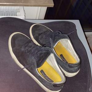 Sneaky steve skor i storlek 40, använt några gånger men nytvättade. Köpt för 1400kr