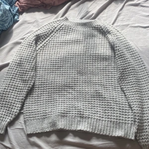 Stickad tröja  -  Stickad tröja ifrån laget 157,Använd några gånger,men fint skick /köparen står för frakt 