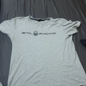 Sail racing t shirt - Säljer min sail racing t shirt som  kom för stor kan diskutera pris