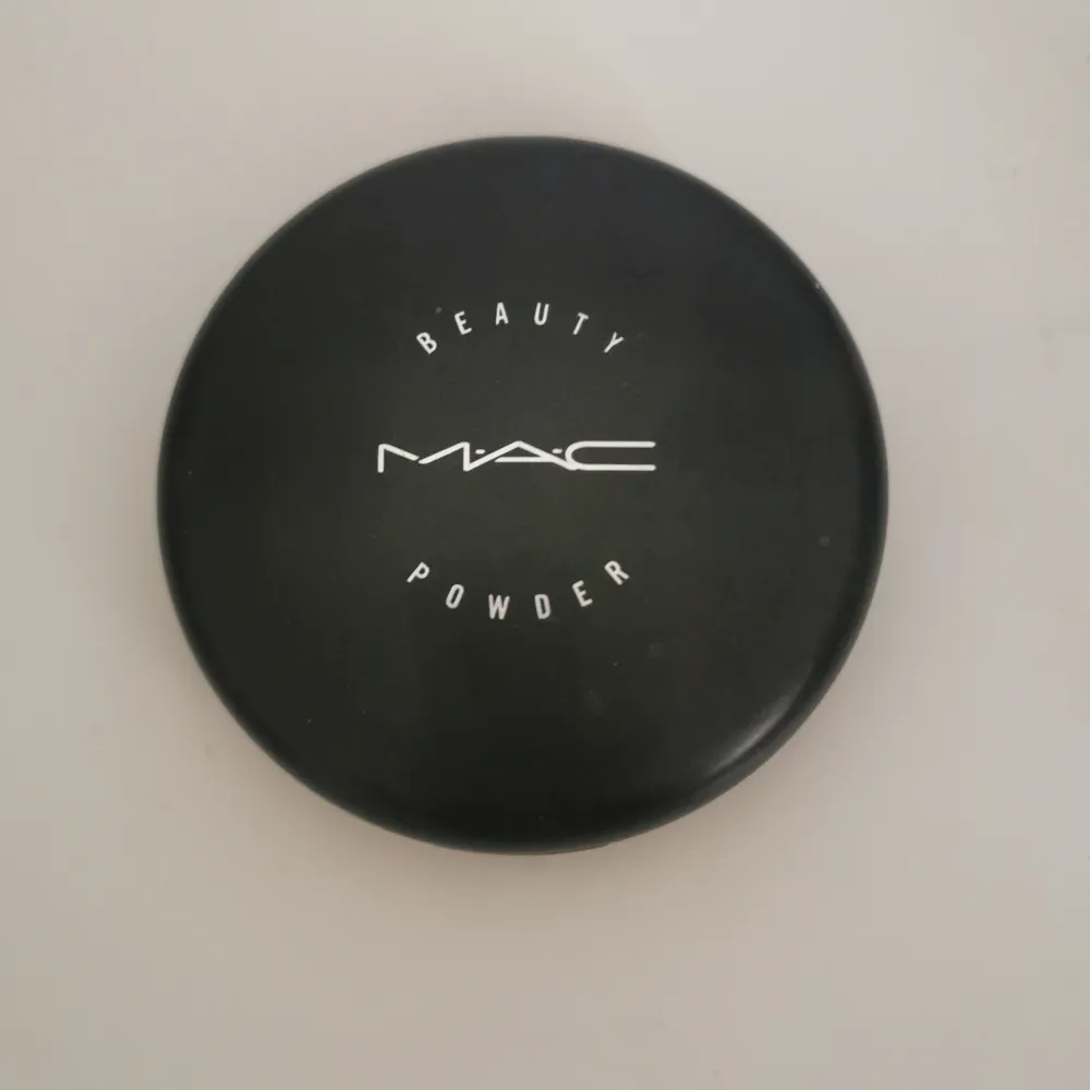 Mac Cosmetics Beauty Powder i Pearl Blossom. Testad en gång men är som ny. Övrigt.