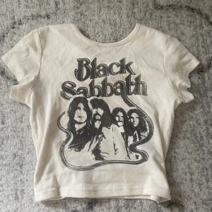 Black sabbath t shirt - T shirt från H&M, använd gärna köp nu <3