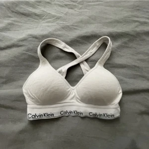 Calvin Klein Bh - Köpte här på plick för någon dag sen bara men den var tyvärr för liten. Kan diskutera pris vid snabb affär.