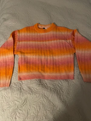 Multi-färgad stickad tröja💗 - Aldrig använd. Storlek XS