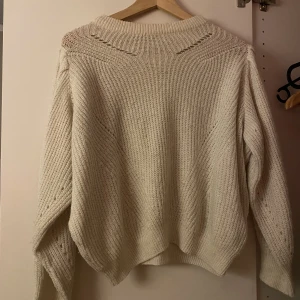 Stickad tröja - .