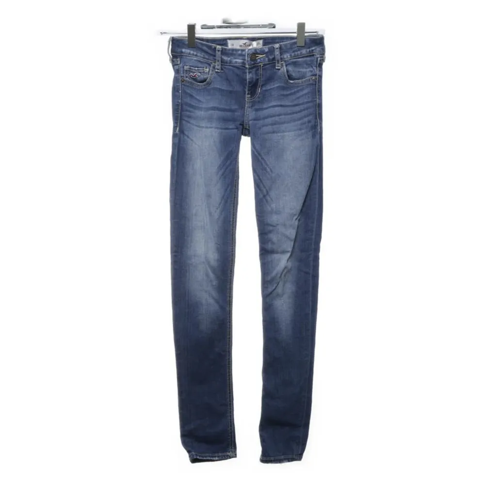 Low waist jeans frn hollister, nypris typ 500kr men jag köpte de från seplly. Jeans & Byxor.