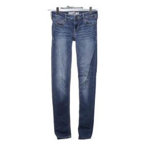 Low waist jeans  - Low waist jeans frn hollister, nypris typ 500kr men jag köpte de från seplly