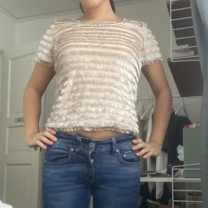 Festtopp - Perfekta festtoppen till hösten! Gullig med fransar på💕