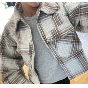 Jacka - Så snygg jacka från NA-KD, köpt för 800 kr och mycket sparsamt använd 