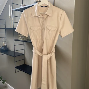 Skinnklänning  - Knappt använd 