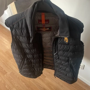Parajumper väst - Parajumper väst 8/10 cond Storlek S Kvitto och påse kastat